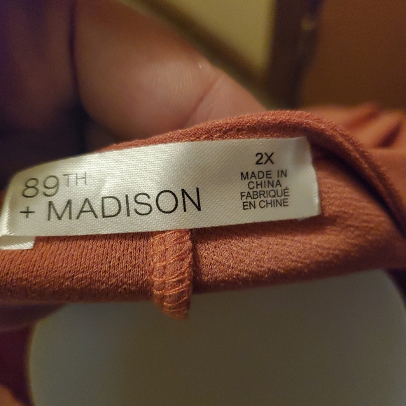 Cute chain detailed Plus Size dress shirt - Picture 4 of 4